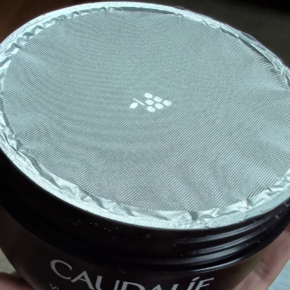 Caudalie Vinosculpt Lift & Firm Body Cream 250mL 8.4fl oz - Picture 4 of 5